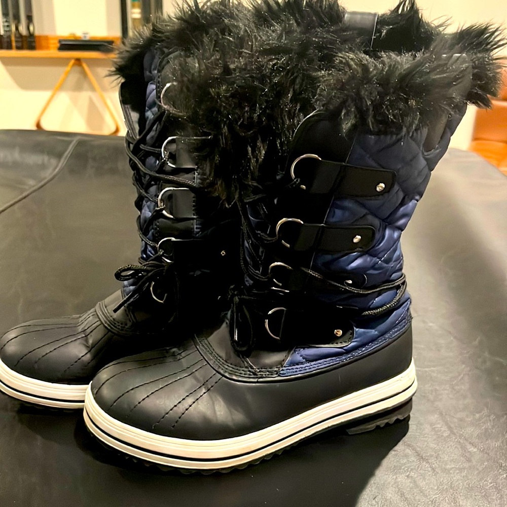 7.5 Sociological Brand Winter Boot, great condition!